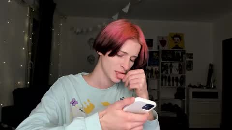 kira online show from December 17, 2025, 4:35 pm