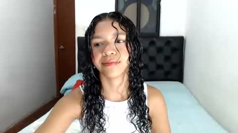 Snapshot of sweet_petite15 chatting on June 19, 2026, 12:42 pm petite sweet online show from June 19, 2026, 12:42 pm