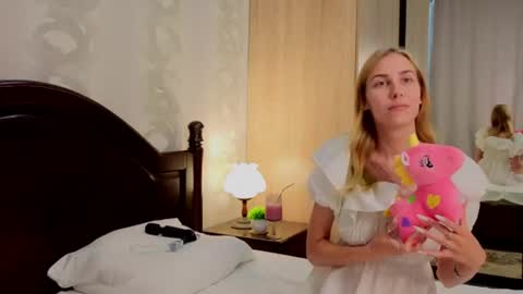 sweet_pixie__ online show from July 13, 2026, 6:16 am