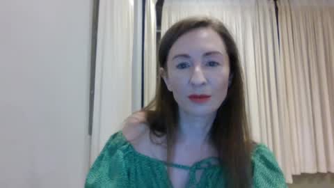 sweet_poeme online show from June 4, 2026, 4:02 pm