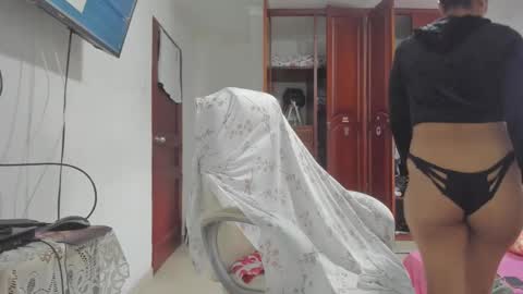 sweet_robyn online show from November 24, 2025, 9:47 pm