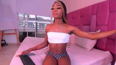 sweet_stacie online show from February 5, 2025, 2:05 pm