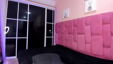 sweet_stacie online show from December 19, 2025, 1:01 am