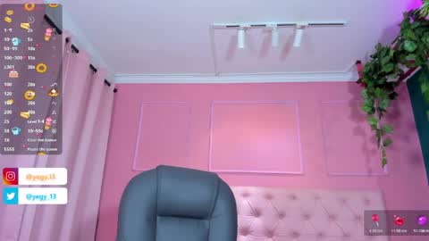 Snapshot of sweet_starxx chatting on May 24, 2026, 11:43 pm Yeileen online show from May 24, 2026, 11:43 pm