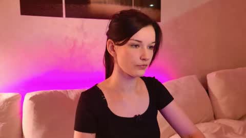 sweet_strawber_ online show from October 2, 2025, 8:05 pm