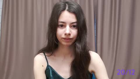 Snapshot of sweet_sweet_angel chatting on December 20, 2024, 9:11 am Angel online show from December 20, 2024, 9:11 am