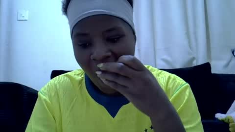 Snapshot of sweet_veebouset chatting on July 6, 2026, 5:37 am sweet_veebouset online show from July 6, 2026, 5:37 am