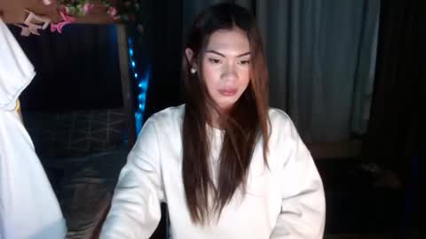 sweet_vell online show from April 23, 2026, 11:20 am