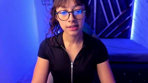 sweet_venus4 online show from January 4, 2025, 9:31 pm