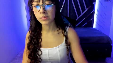 sweet_venus4 online show from January 7, 2025, 6:35 pm