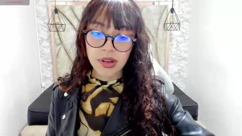 sweet_venus4 online show from February 23, 2025, 6:45 pm