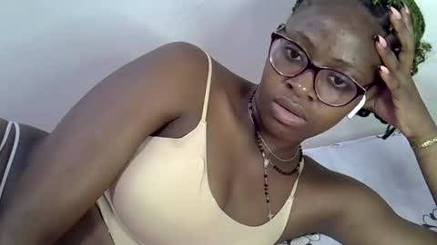 Snapshot of sweet_zarah chatting on May 4, 2026, 1:07 pm sweet_zarah online show from May 4, 2026, 1:07 pm