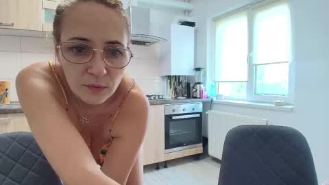 Snapshot of sweetania_ chatting on February 11, 2025, 12:37 pm Ania online show from February 11, 2025, 12:37 pm