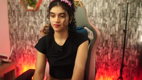 Snapshot of sweetbonii chatting on April 18, 2026, 5:06 pm Salom independent model online show from April 18, 2026, 5:06 pm