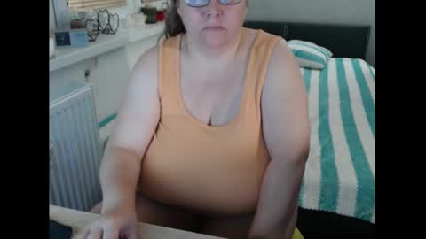 Sweetboobs85h online show from December 3, 2025, 10:30 pm
