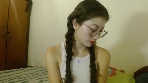 sweetcalm_ online show from May 25, 2026, 9:32 pm