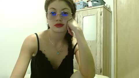 Snapshot of sweetcalm_ chatting on July 19, 2026, 4:05 am sweetcalm_ online show from July 19, 2026, 4:05 am