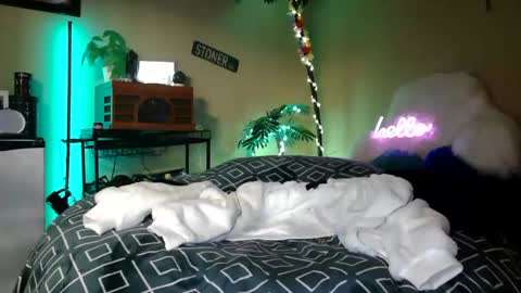 Snapshot of sweetcarimilla83 chatting on December 17, 2025, 1:55 am Jillian online show from December 17, 2025, 1:55 am