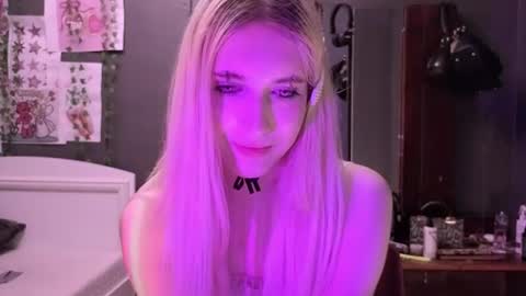 sweetcrystalll online show from July 10, 2026, 8:22 pm