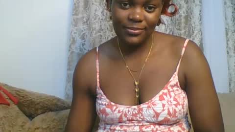 Snapshot of sweetdarkskin chatting on June 19, 2026, 10:35 pm CLARIS online show from June 19, 2026, 10:35 pm