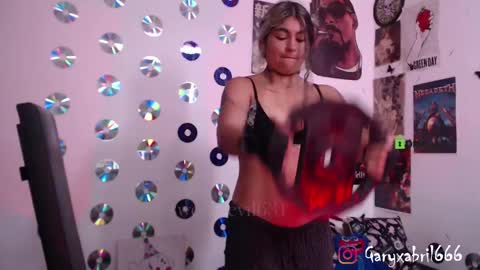 Snapshot of sweetdevil631 chatting on March 11, 2025, 4:29 pm Abril online show from March 11, 2025, 4:29 pm