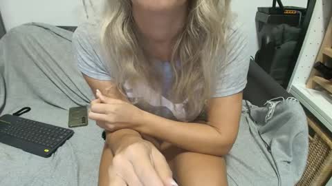 Snapshot of sweetdyzy chatting on November 4, 2025, 7:40 am Sweet Dyzy online show from November 4, 2025, 7:40 am