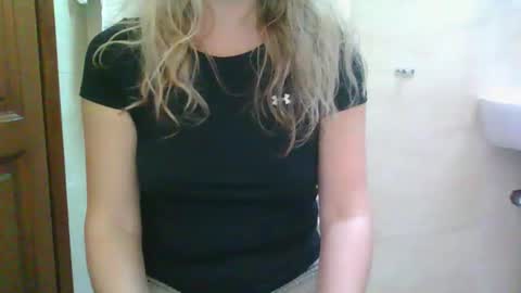 Snapshot of sweetdyzy chatting on February 1, 2026, 8:46 am Sweet Dyzy online show from February 1, 2026, 8:46 am