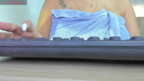 Snapshot of sweetfabianaxl chatting on April 18, 2026, 7:29 pm Fabiana online show from April 18, 2026, 7:29 pm