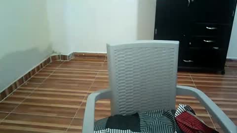 Victoria Santos online show from March 5, 2025, 7:38 am