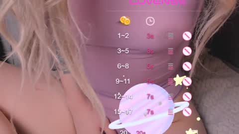 Snapshot of sweetheart_flower chatting on December 15, 2024, 8:58 pm Kira online show from December 15, 2024, 8:58 pm