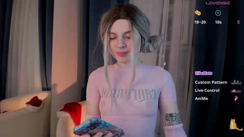 Snapshot of sweetheart_flower chatting on December 27, 2024, 3:59 pm Kira online show from December 27, 2024, 3:59 pm