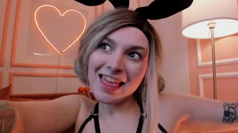 Snapshot of sweetheart_flower chatting on December 30, 2024, 11:38 pm Kira online show from December 30, 2024, 11:38 pm