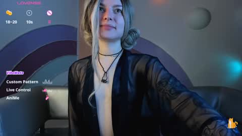 Snapshot of sweetheart_flower chatting on January 15, 2025, 7:44 pm Kira online show from January 15, 2025, 7:44 pm