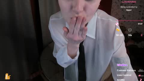 Snapshot of sweetheart_flower chatting on January 19, 2025, 1:00 am Kira online show from January 19, 2025, 1:00 am