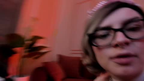 Snapshot of sweetheart_flower chatting on January 25, 2025, 3:20 pm Kira online show from January 25, 2025, 3:20 pm