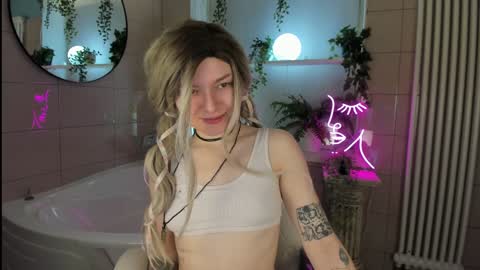 Snapshot of sweetheart_flower chatting on January 30, 2025, 9:25 pm Kira online show from January 30, 2025, 9:25 pm