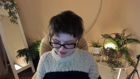 Snapshot of sweetheart_flower chatting on February 21, 2025, 10:48 pm Kira online show from February 21, 2025, 10:48 pm