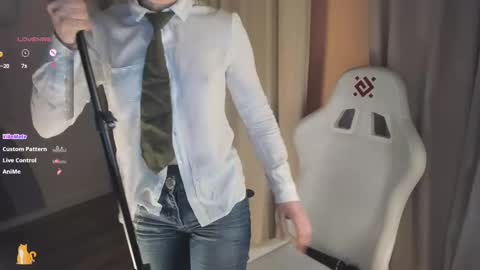 Snapshot of sweetheart_flower chatting on February 23, 2025, 6:56 pm Kira online show from February 23, 2025, 6:56 pm