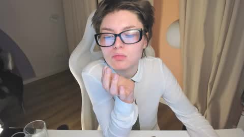 Snapshot of sweetheart_flower chatting on February 23, 2025, 10:09 pm Kira online show from February 23, 2025, 10:09 pm