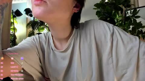 Snapshot of sweetheart_flower chatting on February 25, 2025, 7:14 pm Kira online show from February 25, 2025, 7:14 pm