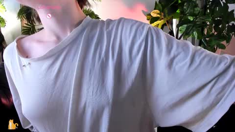 Snapshot of sweetheart_flower chatting on February 27, 2025, 1:16 am Kira online show from February 27, 2025, 1:16 am