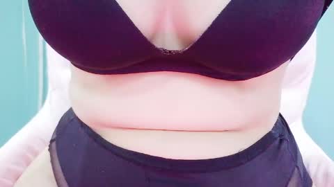 Snapshot of sweetie_bae99 chatting on May 18, 2026, 4:35 pm sweetie_bae99 online show from May 18, 2026, 4:35 pm