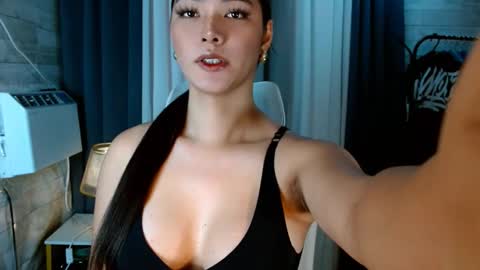 sweetiefox1 online show from October 22, 2025, 2:12 am