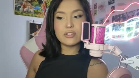 SweetJess online show from March 18, 2026, 5:32 am