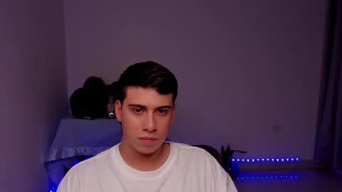 Snapshot of sweetlian_04 chatting on December 8, 2024, 4:57 am Lian online show from December 8, 2024, 4:57 am