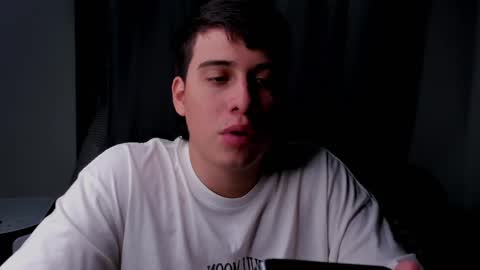 Snapshot of sweetlian_04 chatting on December 15, 2024, 3:24 am Lian online show from December 15, 2024, 3:24 am