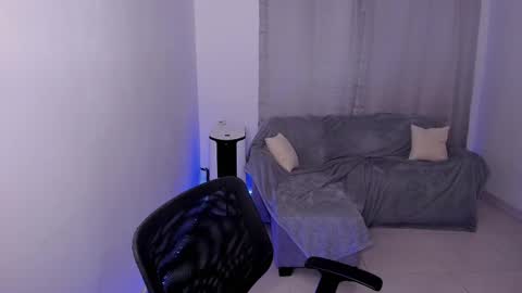 Snapshot of sweetlian_04 chatting on March 7, 2025, 9:18 am Lian online show from March 7, 2025, 9:18 am