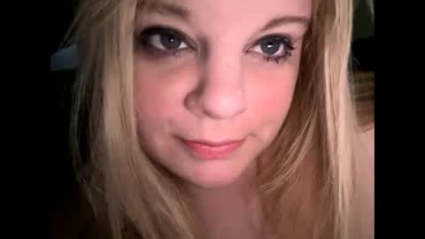 Snapshot of sweetlisa92 chatting on May 16, 2026, 11:42 am Lisa online show from May 16, 2026, 11:42 am