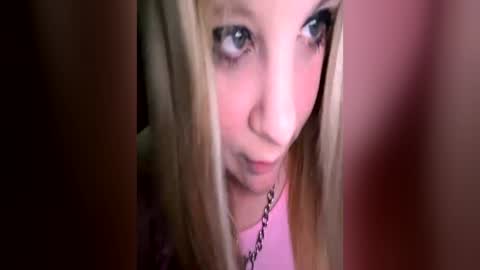 Snapshot of sweetlisa92 chatting on July 1, 2026, 9:25 pm Lisa online show from July 1, 2026, 9:25 pm