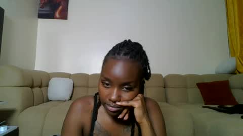 sweetluna online show from June 25, 2026, 6:45 pm